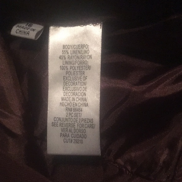 Studio I size 16, 2 piece pant suit - Picture 12 of 12